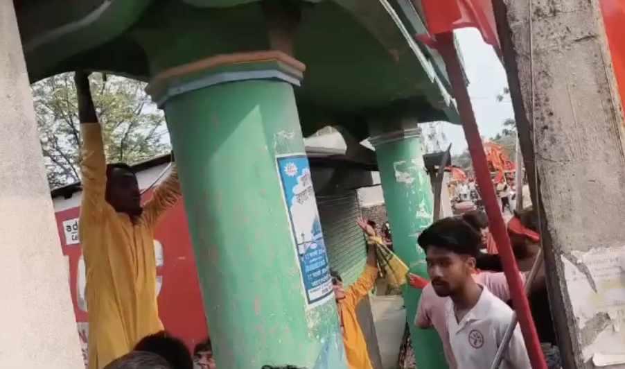In Siliguri, Ram Navami Participant Hoists Saffron Flag on Madrasa Gate