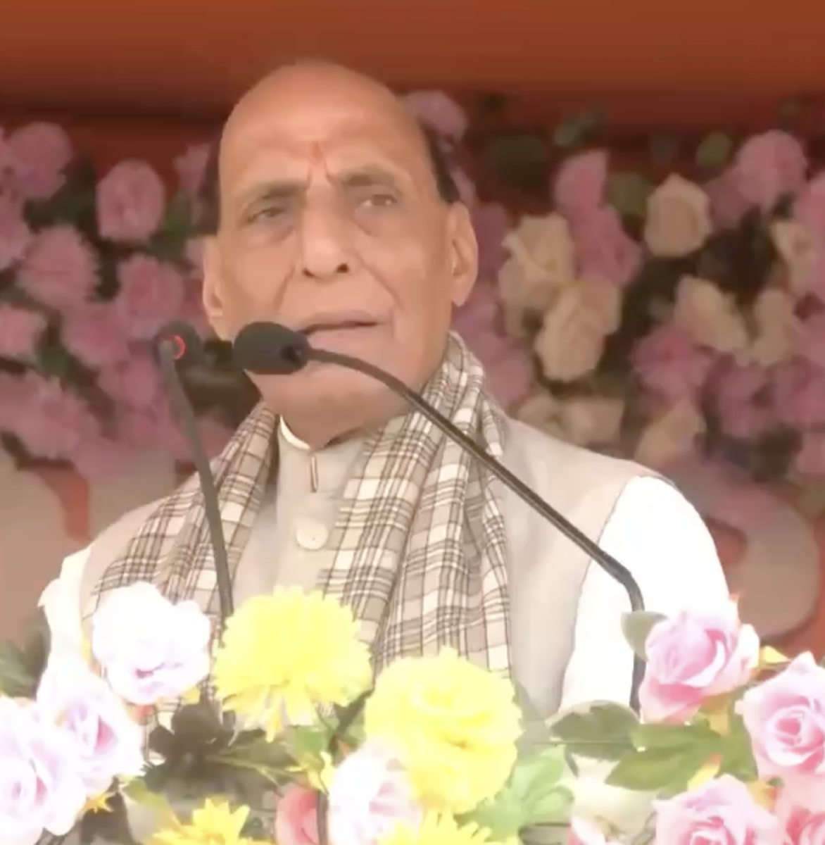 In Barrackpore, Rajnath Singh Accuses TMC of Protecting ‘Infiltrators’