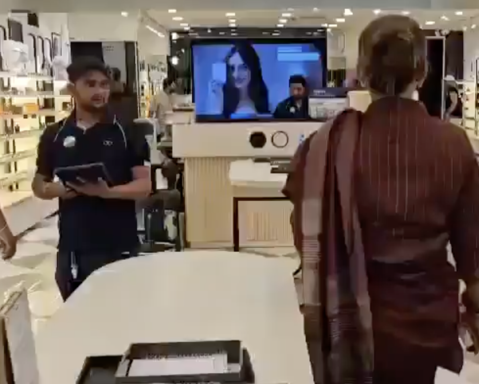 In Mumbai, BJP Leader Confronts Lenskart Store Over Religious Symbols