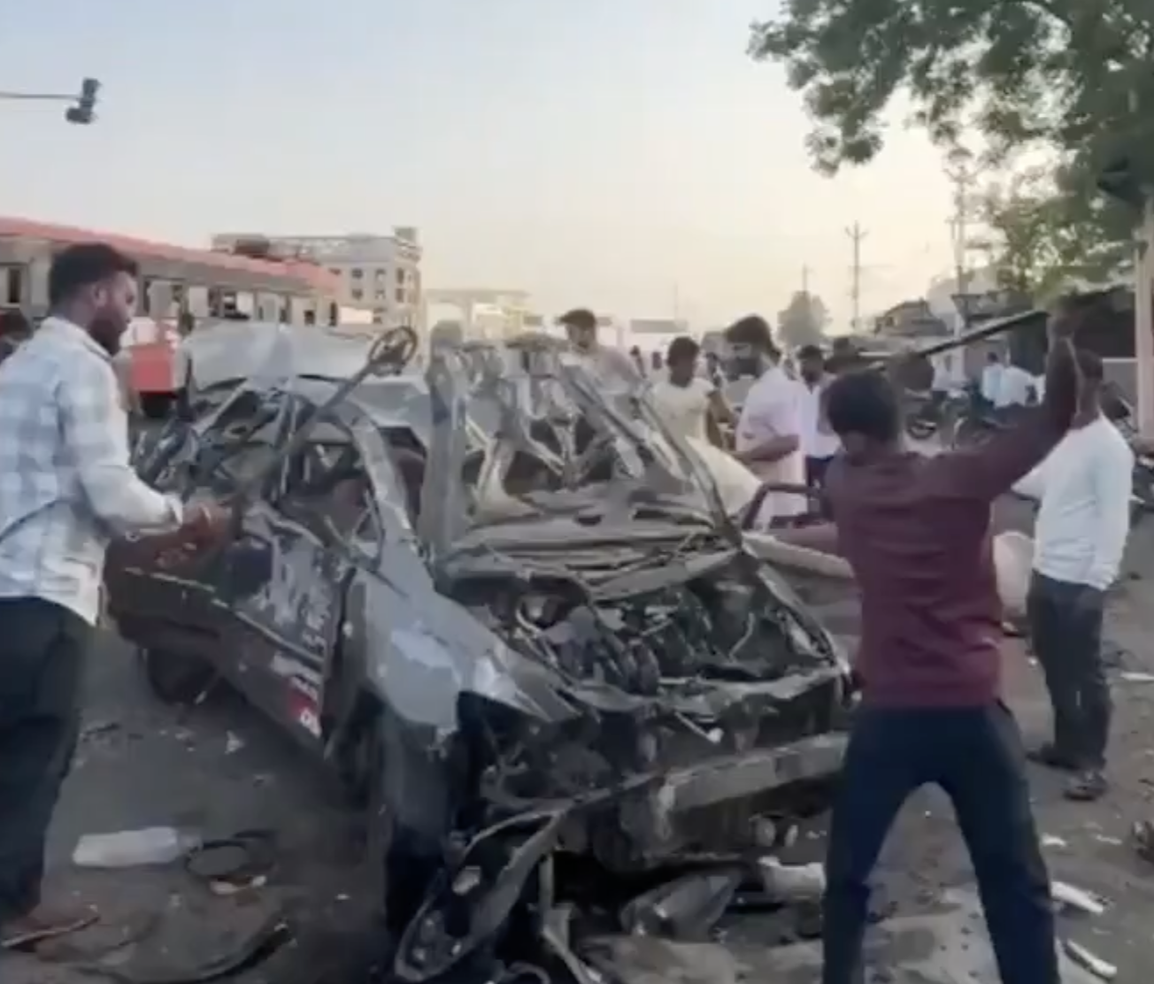 In Dhule, Cow Vigilantes Destroy Car Over Alleged Cattle Transport