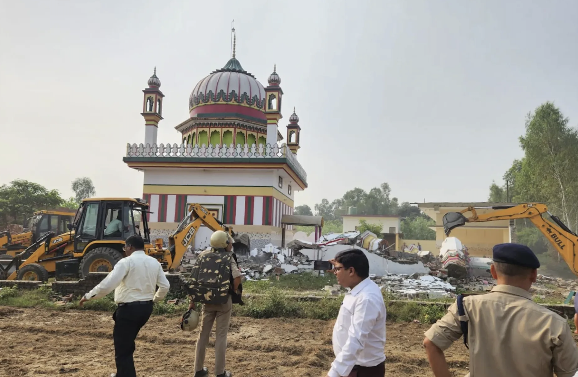 AIMPLB announces agitation against demolitions, “growing hostility” towards Muslims (Maktoob Media)