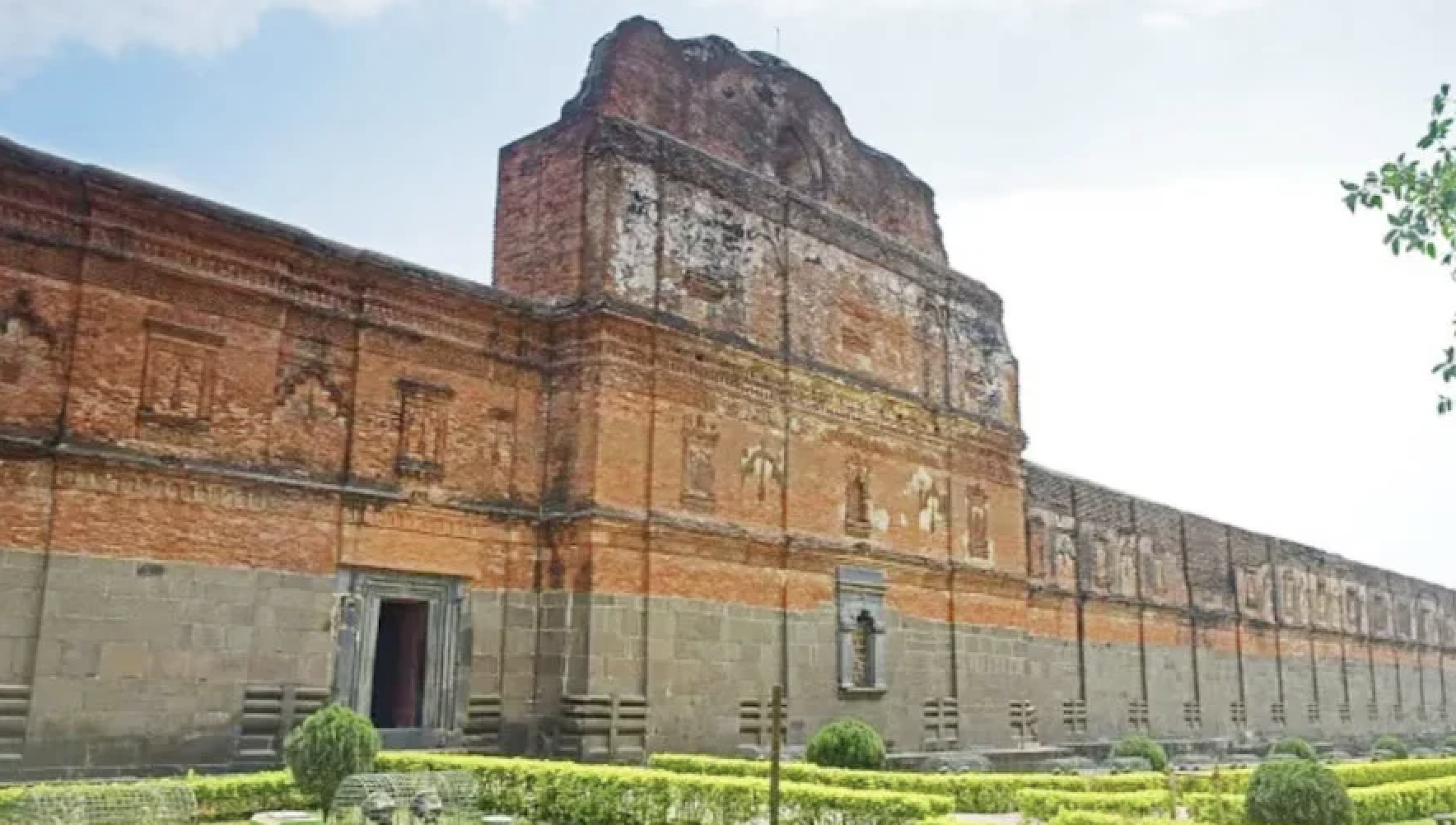 Shivalinga Installed Near Adina Mosque in West Bengal Ahead of Rudrabhishek; Temple Claim Rekindles Dispute (The Observer Post)
