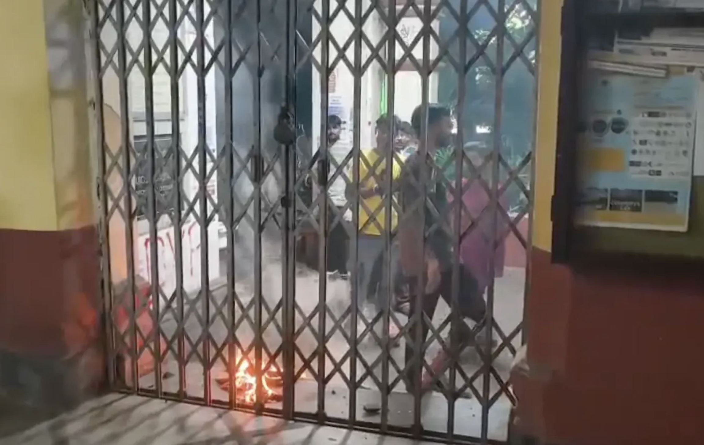 Hindutva mob storms Jadavpur University after ABVP clashes with Left groups (Maktoob Media)