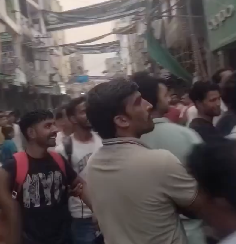 In Ghaziabad, Hindu Nationalist Mob Surrounds Elderly Muslim Man During Protest