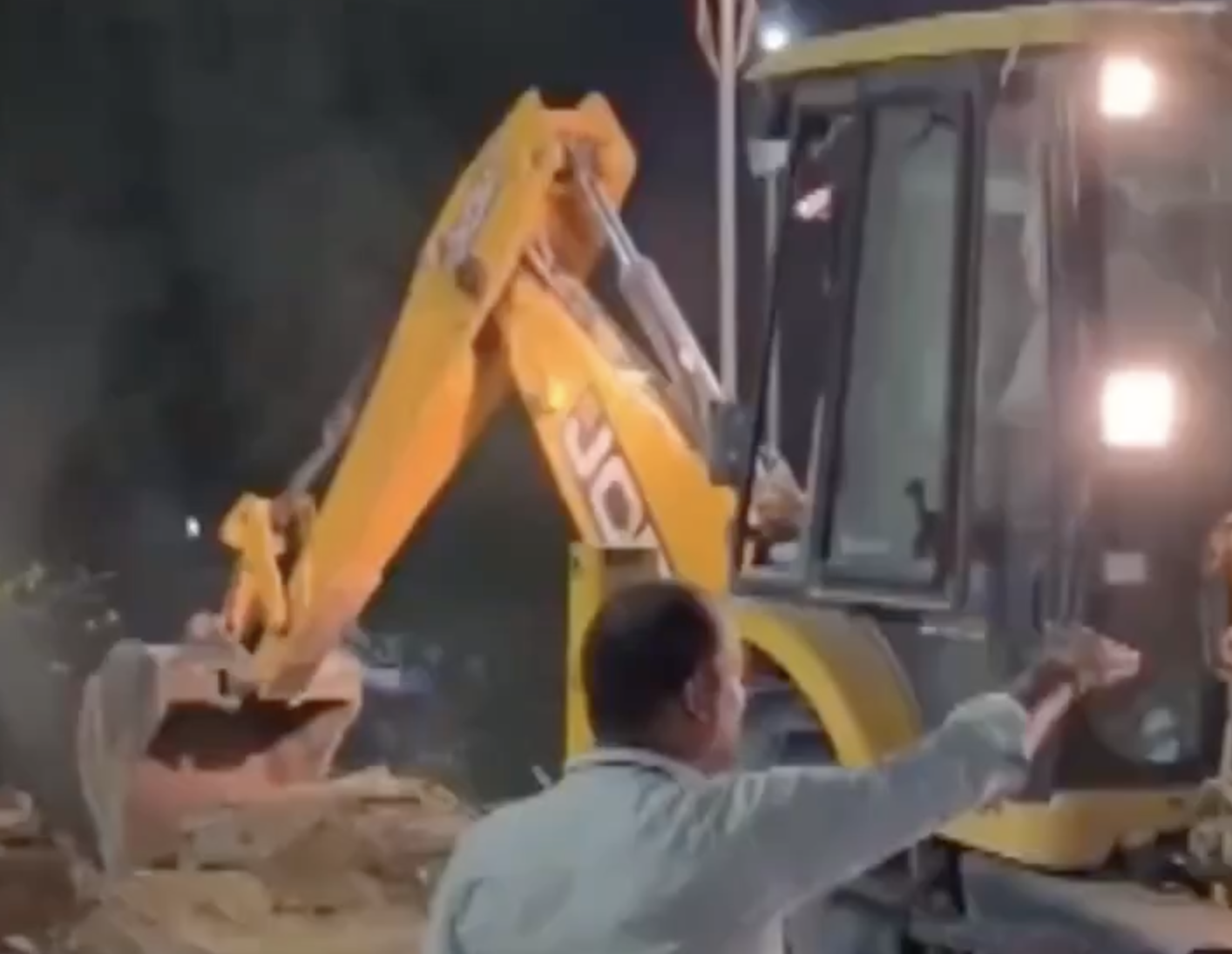 In Varanasi, Authorities Demolish 200-Year-Old Mazar and Mosque