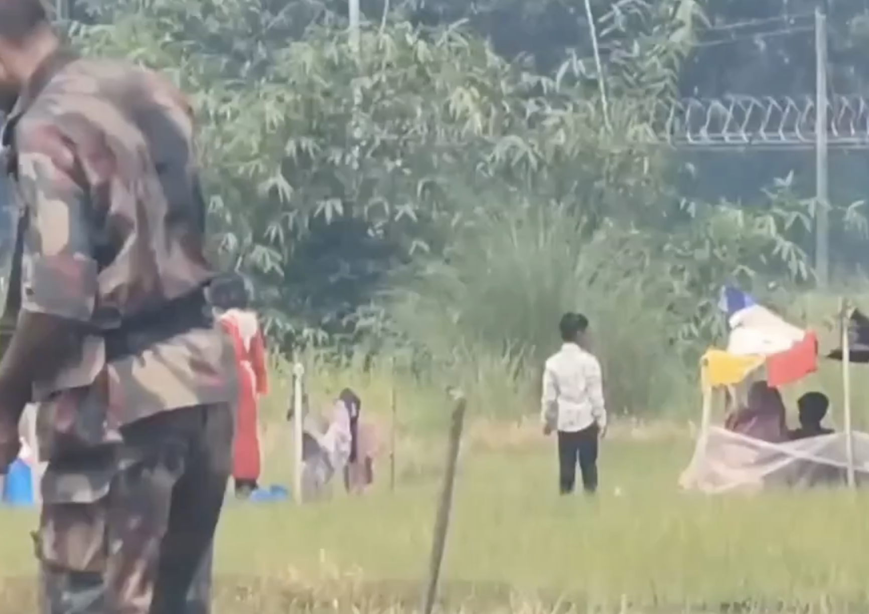 At India-Bangladesh Border, Bengali Muslim Families Stranded After Alleged BSF Pushback Attempt