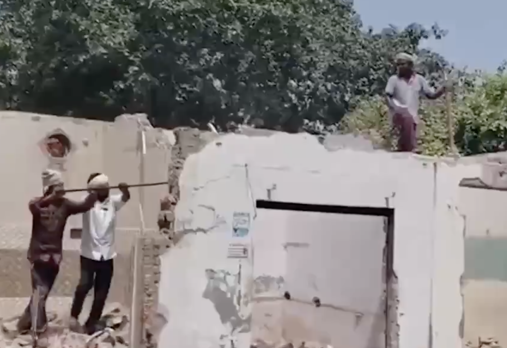 In Ghaziabad, Authorities Demolish 14 Shops Near Jama Masjid Over Alleged Encroachment