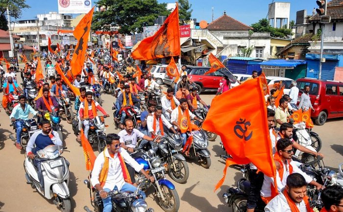 VHP Bans Muslims From Garba Events; Sanjay Raut Asks Mohan Bhagwat to Clarify Stand (The Wire)