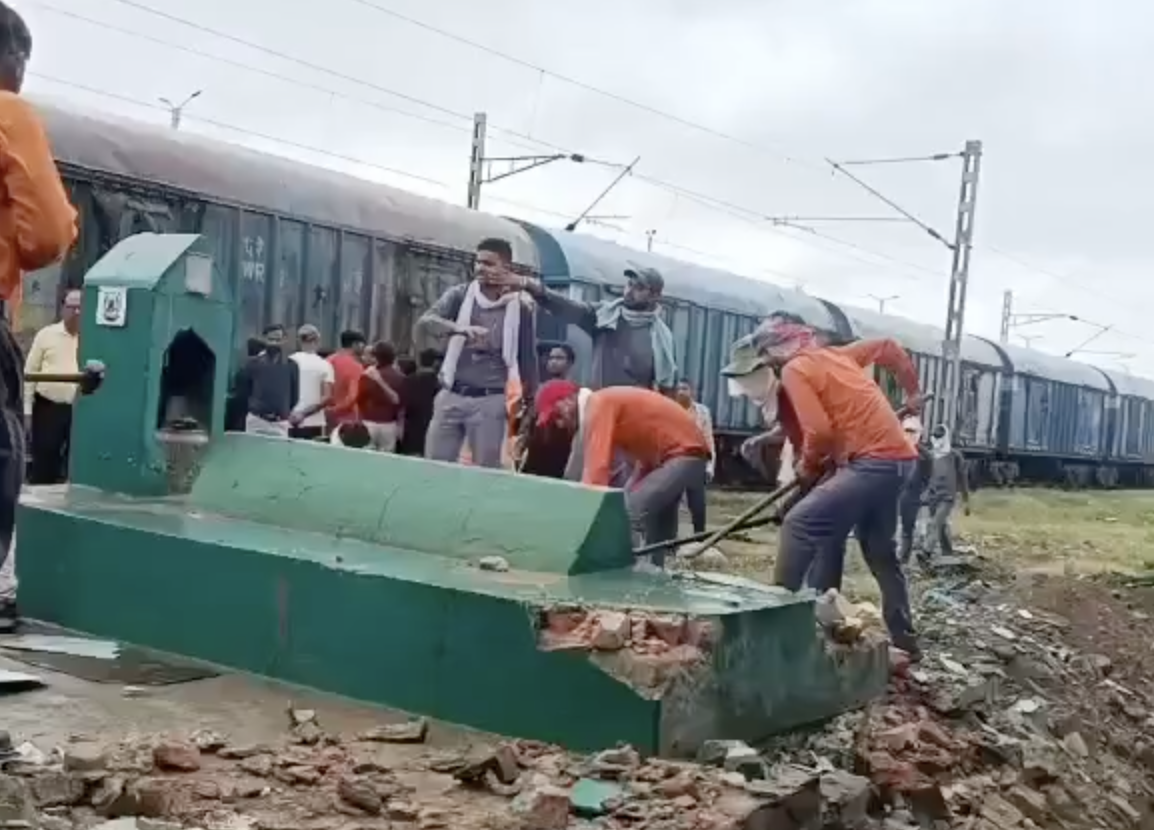 In Farrukhabad, Authorities Remove Nearly 60-Year-Old Mazar Following Hindu Raksha Dal Demand