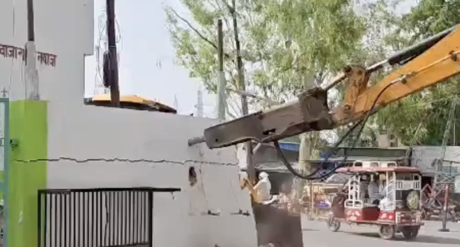 In Jalaun, Authorities Demolish Portion of Mazar for Road-Widening Project