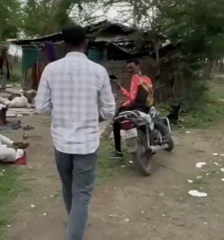 In Wardha, Bajrang Dal Worker Threatens and Expels Muslim Banjara Travellers