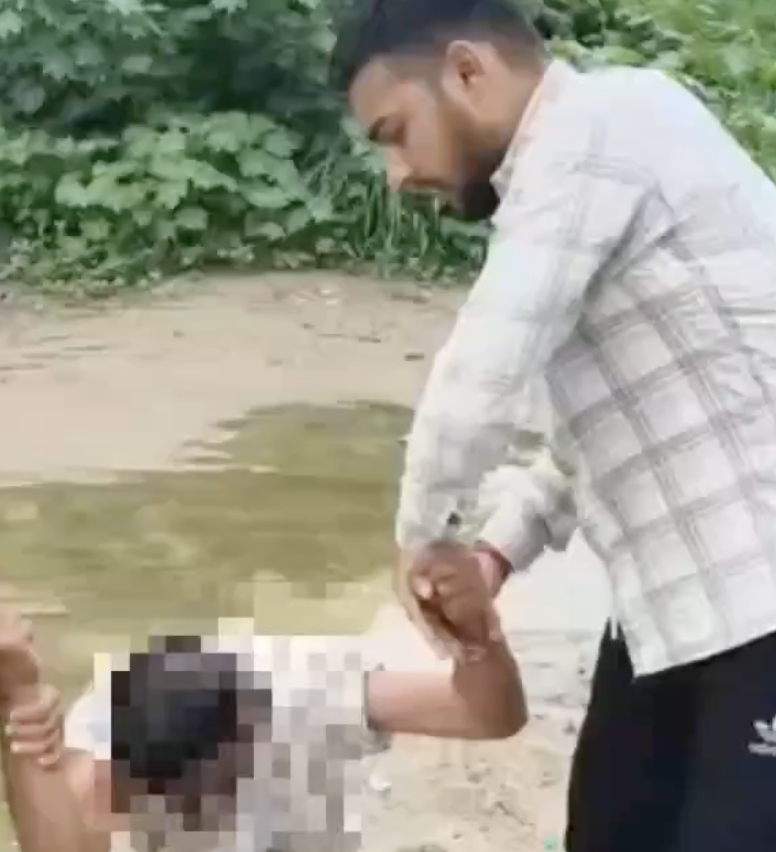 In Ghaziabad, Hindu Raksha Dal Member Assaults Meat Transporter