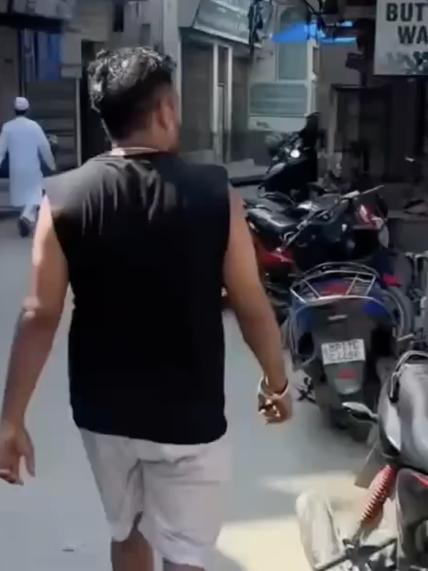 In Deoband, VHP-Bajrang Dal Members Raid Chicken Outlet
