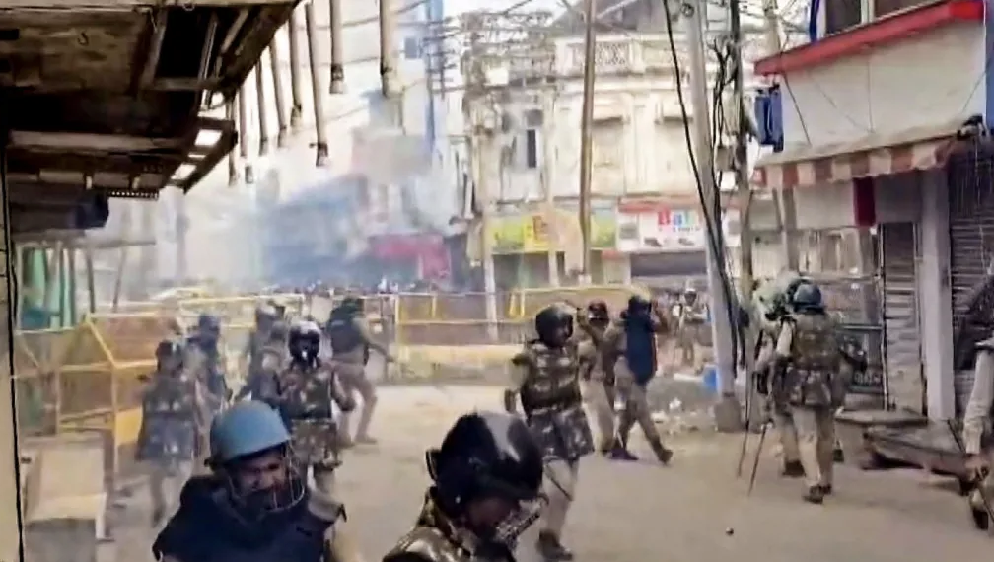 Shahi Masjid demolition: Ujjain residents and police clash; stones pelted, tear gas fired (Indian Express)